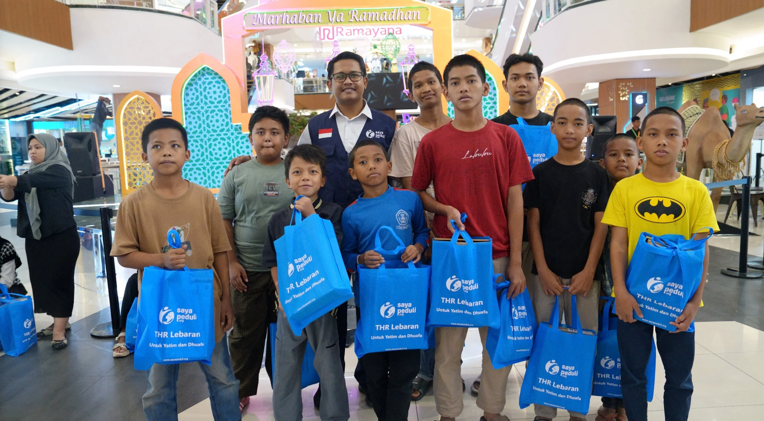 Foto 32 dari album Belanja Lebaran Bareng Yatim Piatu 2025